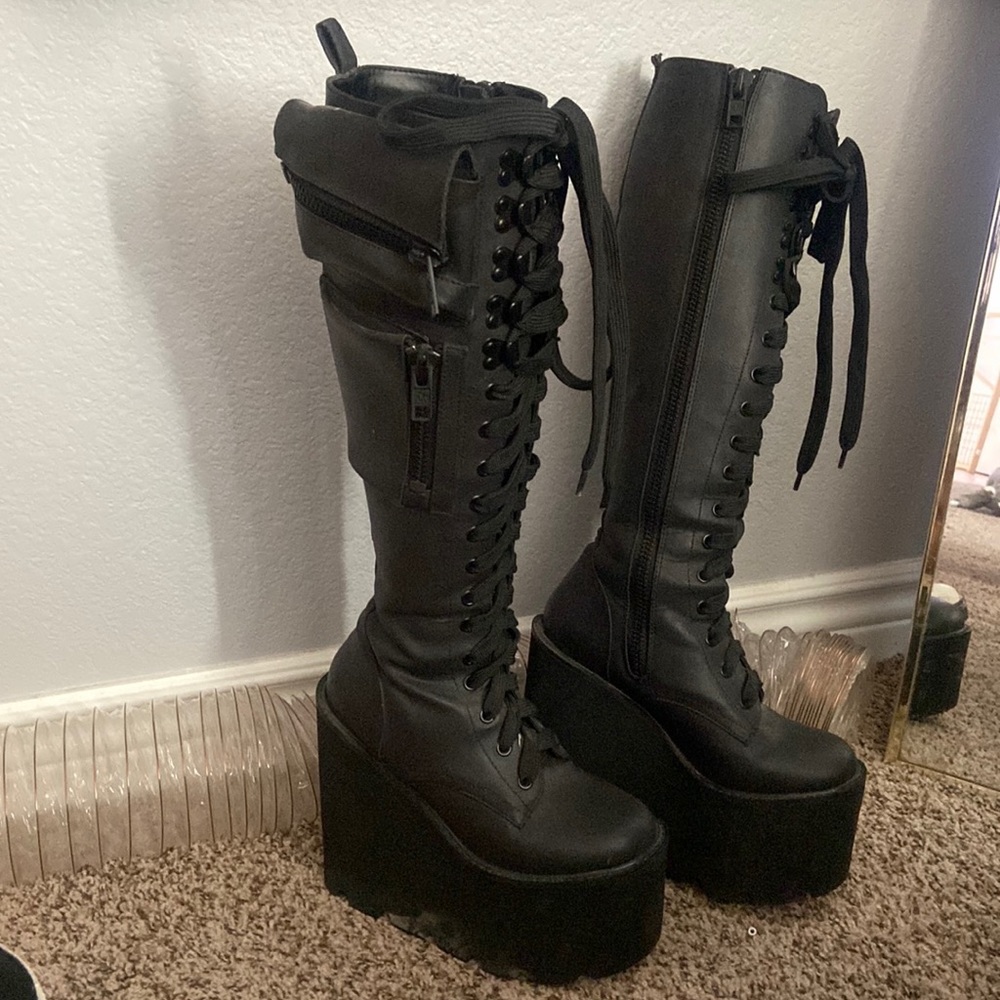 Demonia platform boots
